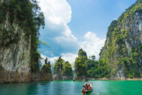 จุดเล่น Paddle Board สุดชิลในไทย ที่ต้องไปลองสักครั้ง! 🏄‍♀️🌴