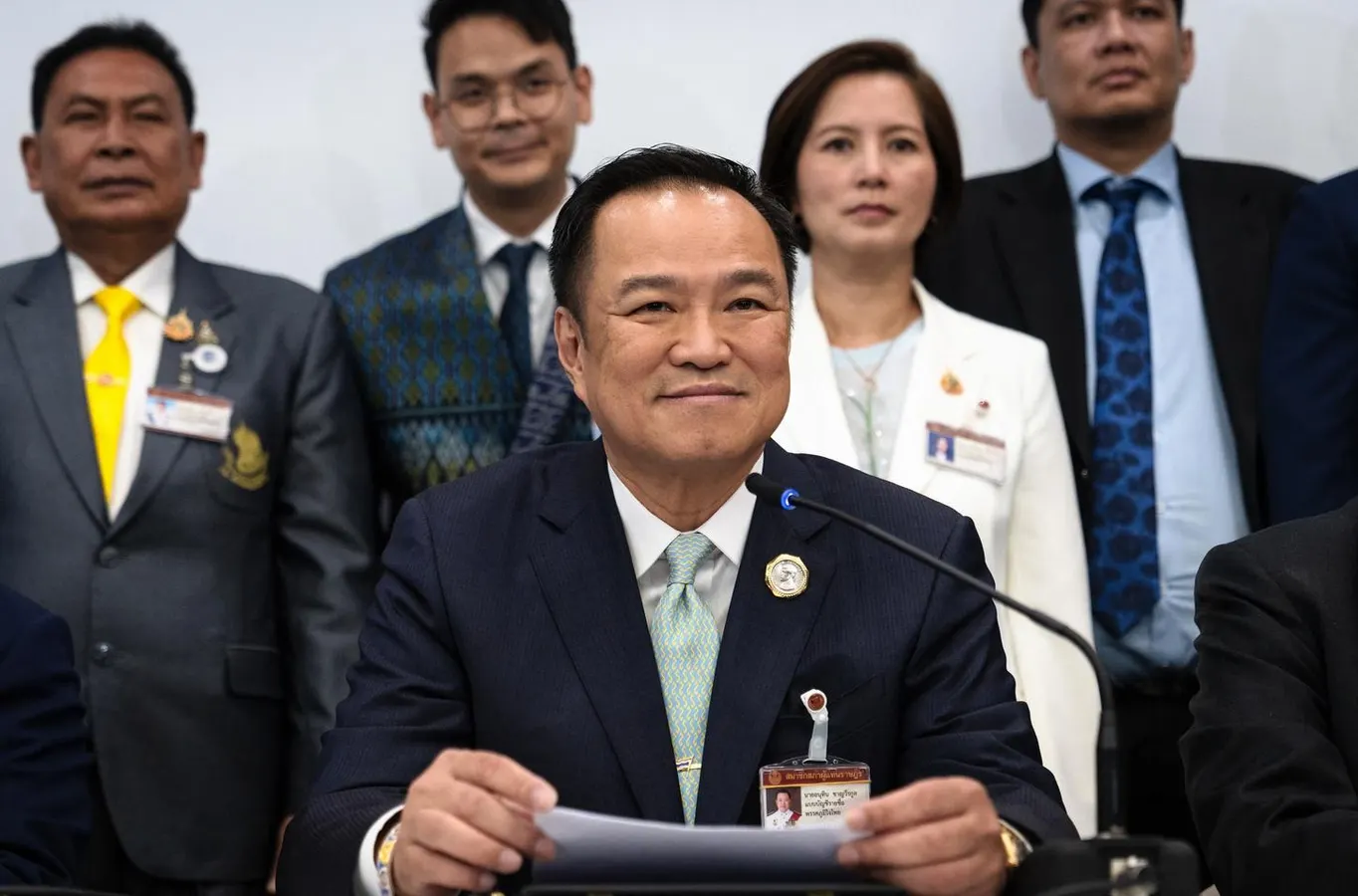 📰 ไทยพร้อมยุบสภา 12 ธ.ค. หากต้องการ — นายกฯ ระบุสถานการณ์ “ไปต่อไม่ได้
